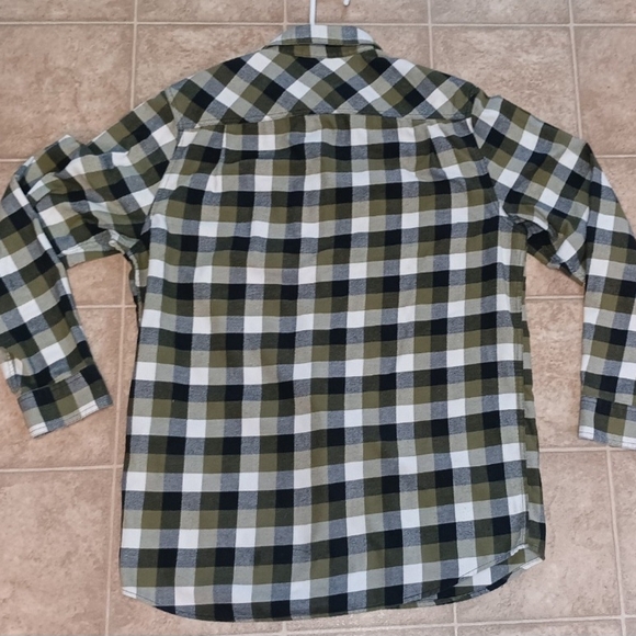 Duluth Trading Co 40 Grit Green and Black Plaid Button Down Shirt - Picture 3 of 3